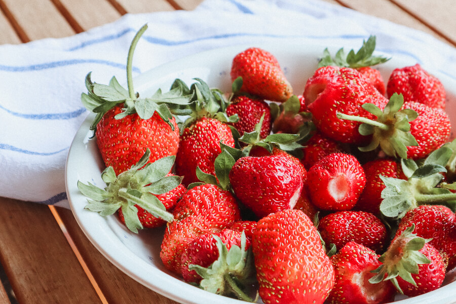 Leckere Erdbeeren sind oft leider mit Pestiziden belastet. 