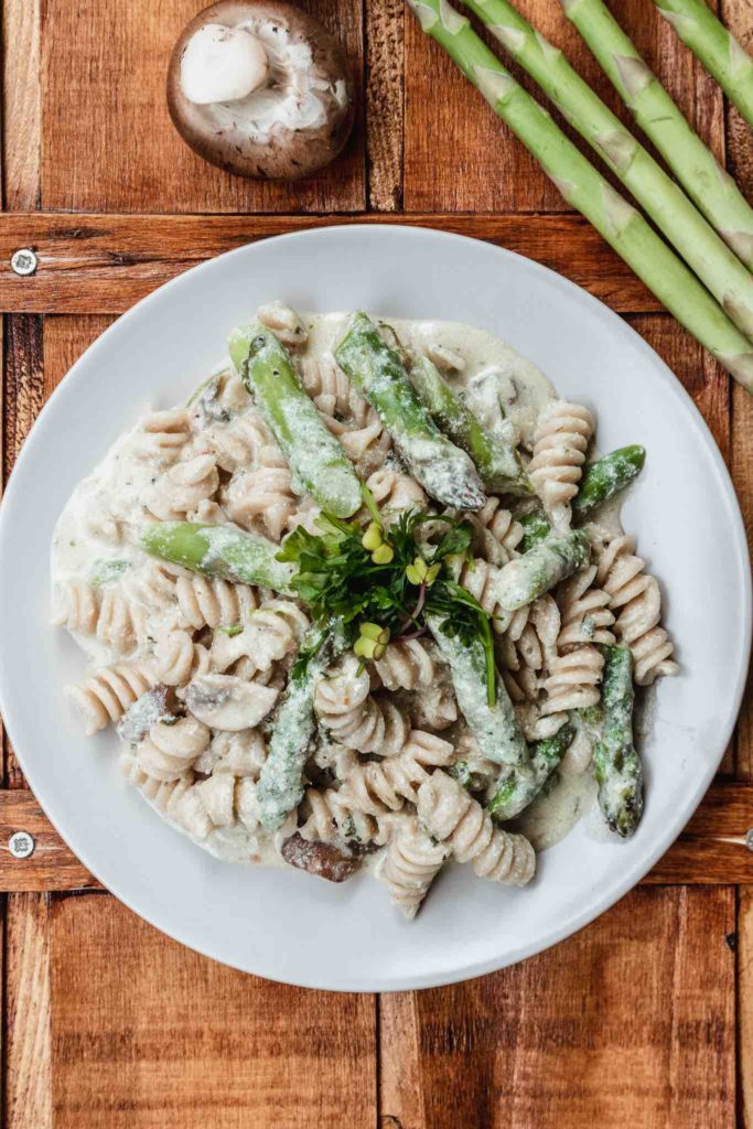 Grüner Spargel Pasta mit cremiger Soße – leichtes und schnelles Rezept! #spargel #grünerspargel #spargelsaison #spargelpasta