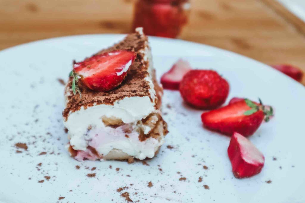 Veganes Tiramisu mit Erdbeeren