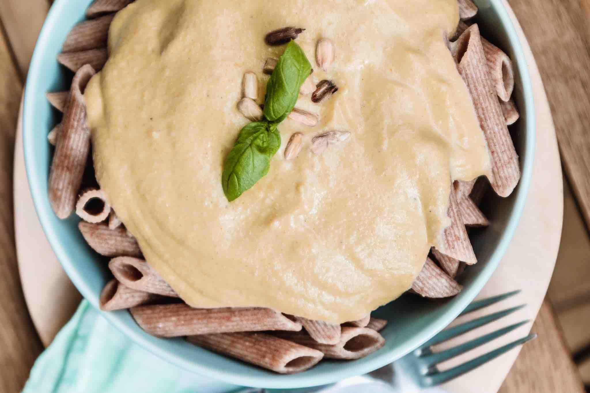 Blumenkohlblätter Rezept: Vegane Käsesoße ohne Cashew