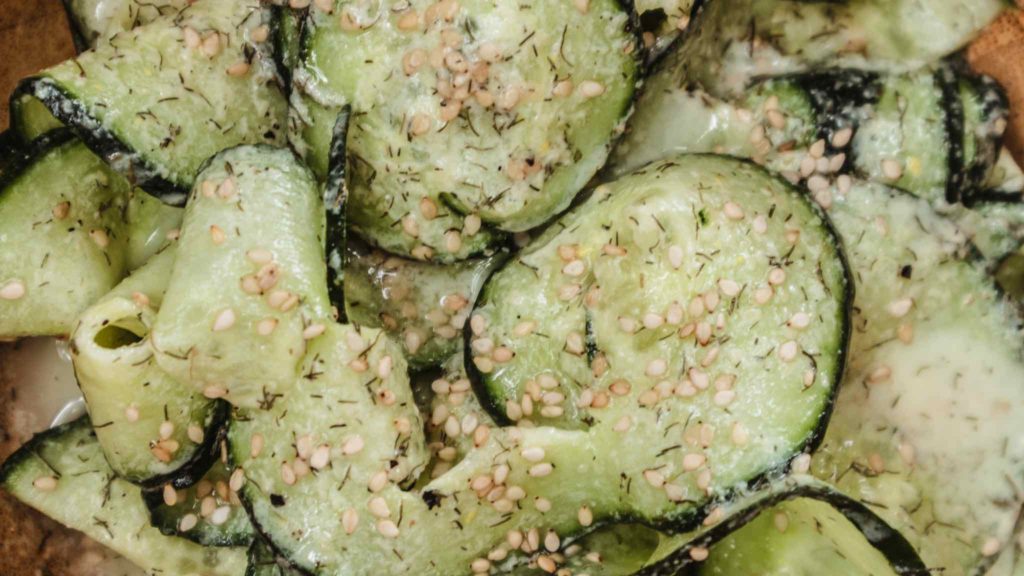 Schneller Gurkensalat für den Sommer 