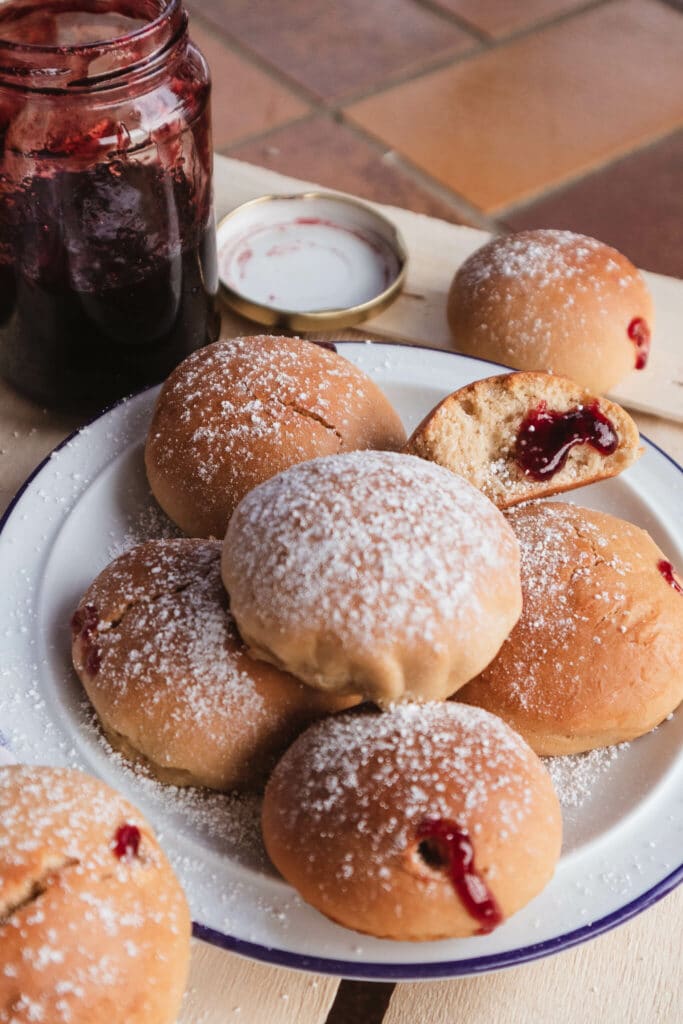 Vegane Krapfen aus dem Backofen mit Marmeladen-Füllung